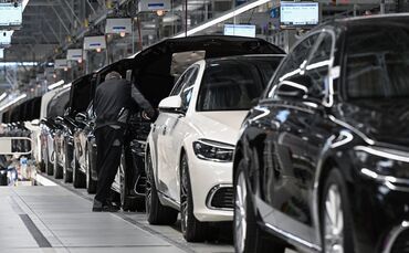Mercedes-Benz will Autos künftig modularer fertigen statt auf Plattformen. (Archivbild)