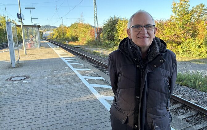 Thomas Pfeiffer aus Hertmannsweiler am Bahnhof in Winnenden.