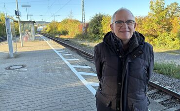 Thomas Pfeiffer aus Hertmannsweiler am Bahnhof in Winnenden.