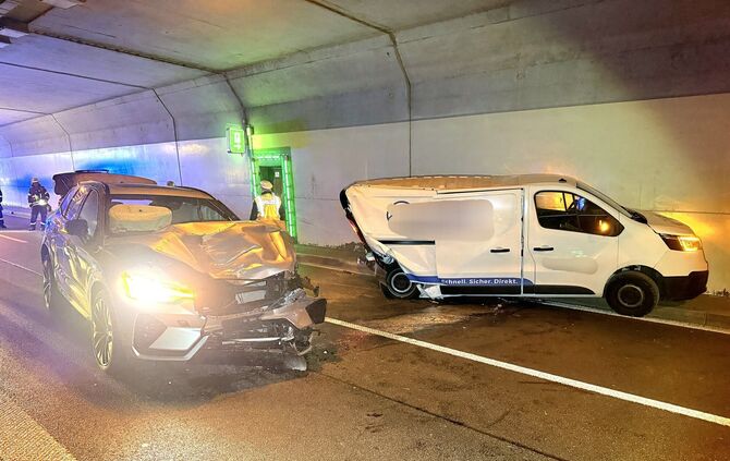 Ein Unfall blockiert den Sünchen-Tunnel am Donnerstagabend.