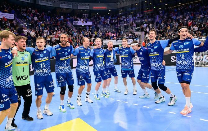 Der TVB hatte im Derby gegen Bietigheim nach der Pause alles im Griff und jubelte über den fünften Saisonsieg (von links): Linus