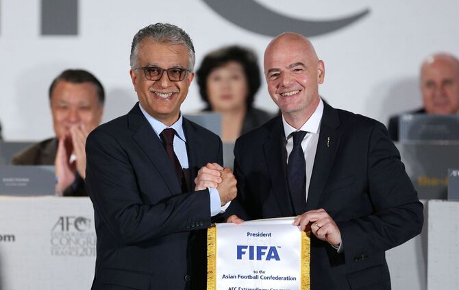 Scheich Salman bin Ibrahim al-Chalifa und Gianni Infantino
