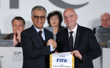 Scheich Salman bin Ibrahim al-Chalifa und Gianni Infantino