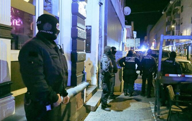 Polizei kontrolliert Restaurants und Spielhallen in Karlsruhe