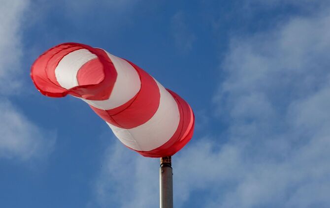 Windsack weht in der Luft