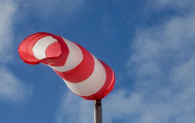 Der Wind bläst kräftig in ganz Deutschland - auch im Südwesten. (Symbolbild)