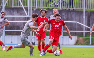Marcello Vulcano (rechts, hier im Spiel gegen Tabellenführer FV Löchgau) steuerte zwei Torbeteiligungen zum Schorndorfer Sieg be