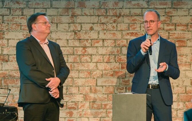 IHK-Präsident Claus Paal (links) und Geschäftsführer Markus Beier.