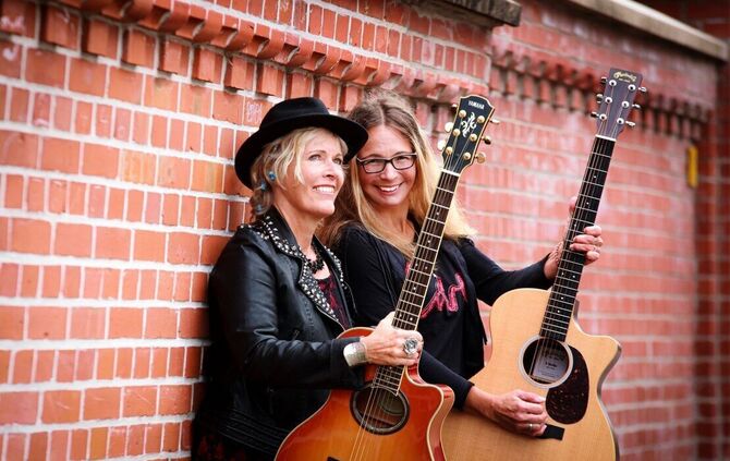 Unter dem Motto „Pop in Perfect Harmony“ bringen Jutta Jasim und Natalia Pavlovshi eigene Stücke auf die Bühne,