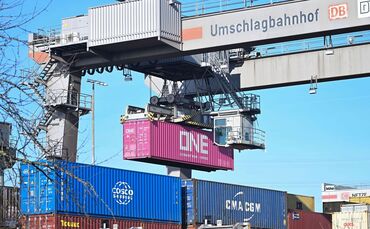 Umschlagbahnhof Logistik und Export
