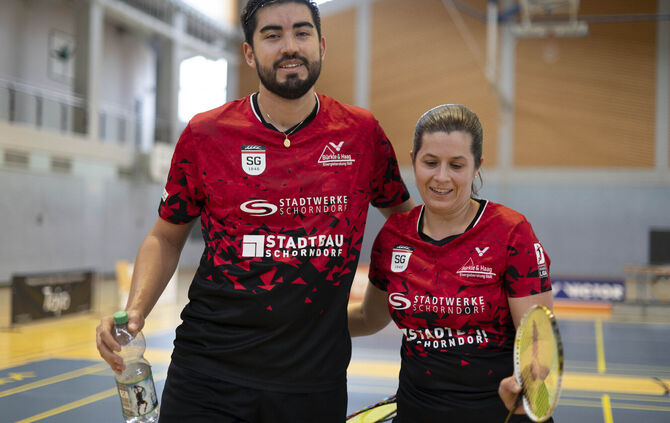 Alan Erben und Nadine Wahl strahlen nach dem Sieg im Mixed gegen den BC Remagen.