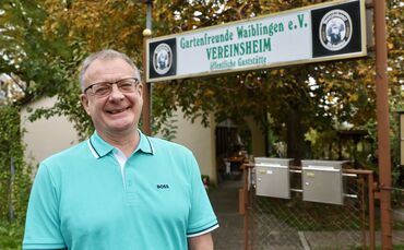 Volker Burgemeister vor der Vereinsgaststätte der Gartenfreunde Waiblingen.