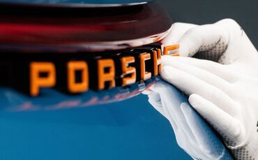 Porsche macht etwas weniger Umsatz als erwartet, verdient operativ aber wieder Geld (Archivbild)