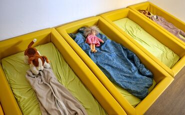 Schlafplätze in einer Kindertageseinrichtung.
