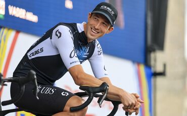 Ein Foto am Ende der Radsport-Karriere: Jannik Steimle bei der Deutschlandtour 2025, hier bei der Fahrervorstellung am Start der