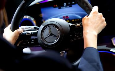 Mercedes-Benz macht mehr Gewinn nach magerem Vorjahresquartal. (Archivbild)