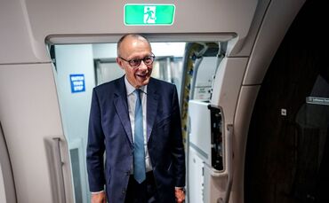 Auf seiner Asien-Reise ist der Kanzler auch mit dem Thema Steinmeier-Nachfolge befasst.