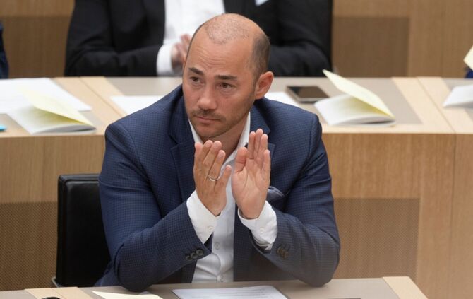 Klauß fordert den Rücktritt Schneiders als Ausschussvorsitzender