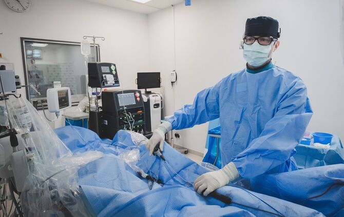 Die Kardiologie in Winnenden ist laut Focus Gesundheit "top": Hier behandelt Oberarzt Dr. Fabian Stimpfle Vorhofflimmern mit ein