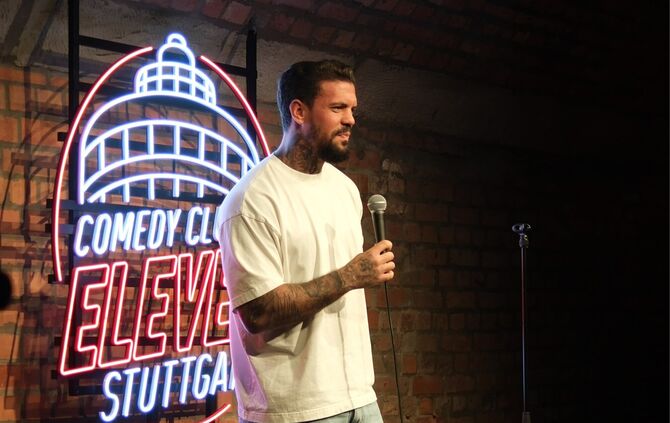Comedian Emmvee im Comedy Club Eleven in Stuttgart.