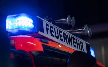 Der Dachstuhl des Hauses brannte vollständig aus. (Symbolbild)