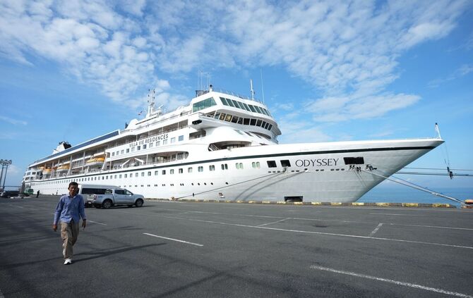 US-Kreuzfahrtschiff in Kambodscha