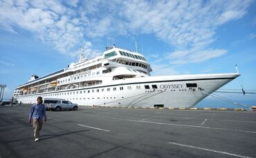 US-Kreuzfahrtschiff in Kambodscha
