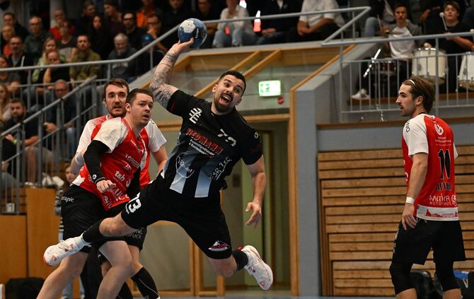 Der Spielertrainer Aleksa Djokic (mit Ball) steht mit dem TSV Alfdorf/Lorch/Waldhausen vor einer kniffligen Aufgabe.