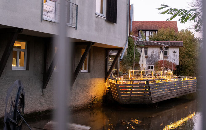 Auch im Herbst und Winter ein Hingucker: Die Terrasse der Gerberstube beim Bädertörle an der Rems.