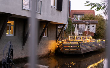 Auch im Herbst und Winter ein Hingucker: Die Terrasse der Gerberstube beim Bädertörle an der Rems.