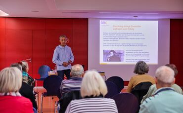 Penicillin, das erste bekannte Antibiotikum wurde im zweiten Weltkrieg zum Retter verwundeter Soldaten. Dr. Bernhard Fröhlich, C
