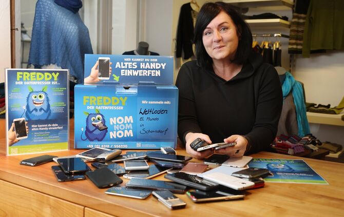Umweltschutz und Gerechtigkeit: Krystin Müller erklärt, warum es wichtig ist, sein altes Handy zum Recycling zu bringen.