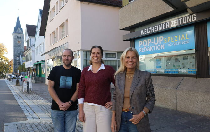 Die Welzheimer Redaktion öffnet ihre Türen. Von links: Redakteure Mathias Ellwanger und Franziska Lemoine sowie Redaktionsleiter