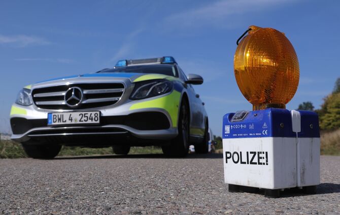 Polizei Streifenwagen Blaulicht Warnlampe symbol symbolbild symbolfoto