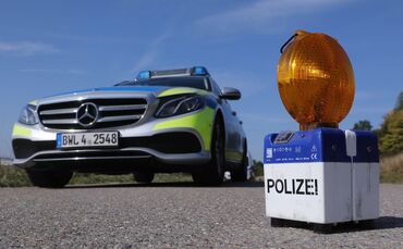 Polizei Streifenwagen Blaulicht Warnlampe symbol symbolbild symbolfoto