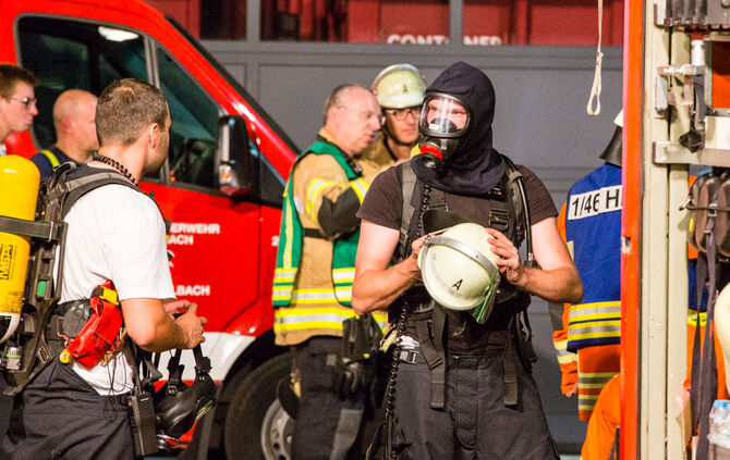 Großeinsatz der Feuerwehr - Bild 38_6