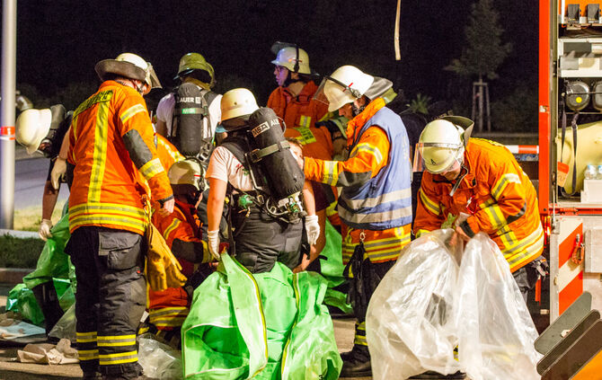 Großeinsatz der Feuerwehr - Bild 18_25