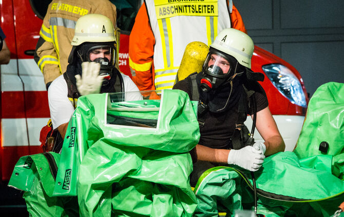 Großeinsatz der Feuerwehr - Bild 10_33