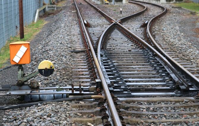 weiche bahn gleis schienen symbol symbolbild symbolfoto