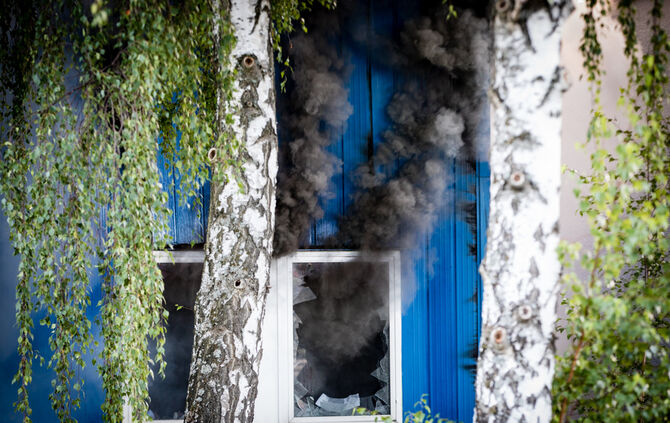 Aktuell: Feuer in Lagerhalle, Fenster und Türen geschlossen halten - Bild 61_10