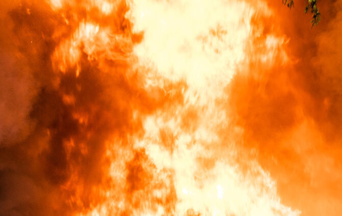Aktuell: Feuer in Lagerhalle, Fenster und Türen geschlossen halten - Bild 51_20