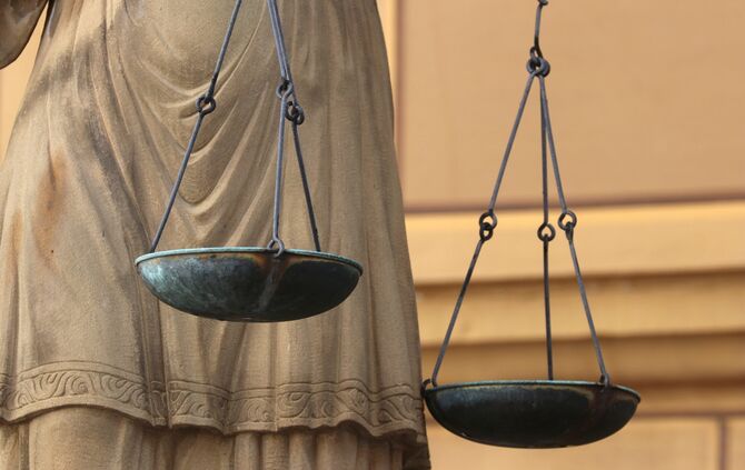 Justitia Symbol Urteil Justiz Gericht Symbolbild symbolfoto