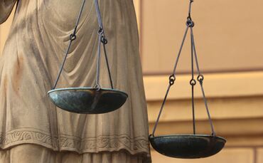 Justitia Symbol Urteil Justiz Gericht Symbolbild symbolfoto