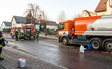 Heizöl ausgelaufen: Ortsdurchfahrt gesperrt - Bild 11_0