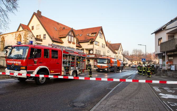 Heizöl ausgelaufen: Ortsdurchfahrt gesperrt - Bild 02_1