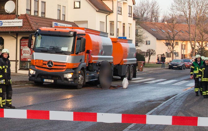 Heizöl ausgelaufen: Ortsdurchfahrt gesperrt - Bild 03_10