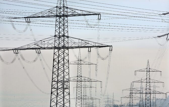 Strommasten Strommast Strom Stromausfall Leitung Symbol Symbolbild symbolfoto