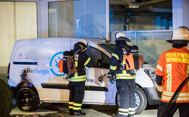 Brandstiftung beim Autohaus - Bild 09_15