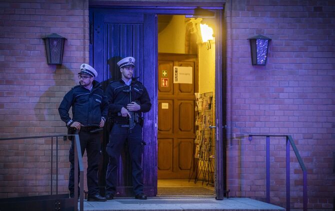 Bedrohungslage wÃ¤hrend Gedenkfeier: Polizei evakuiert Lutherkirche_4