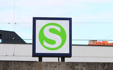 S-Bahn sbahn s bahn logo symbol symbolbild symbolfoto